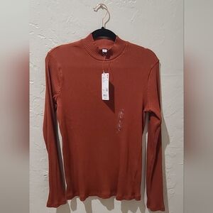 Uniqlo ribbed tip. NWT. Large